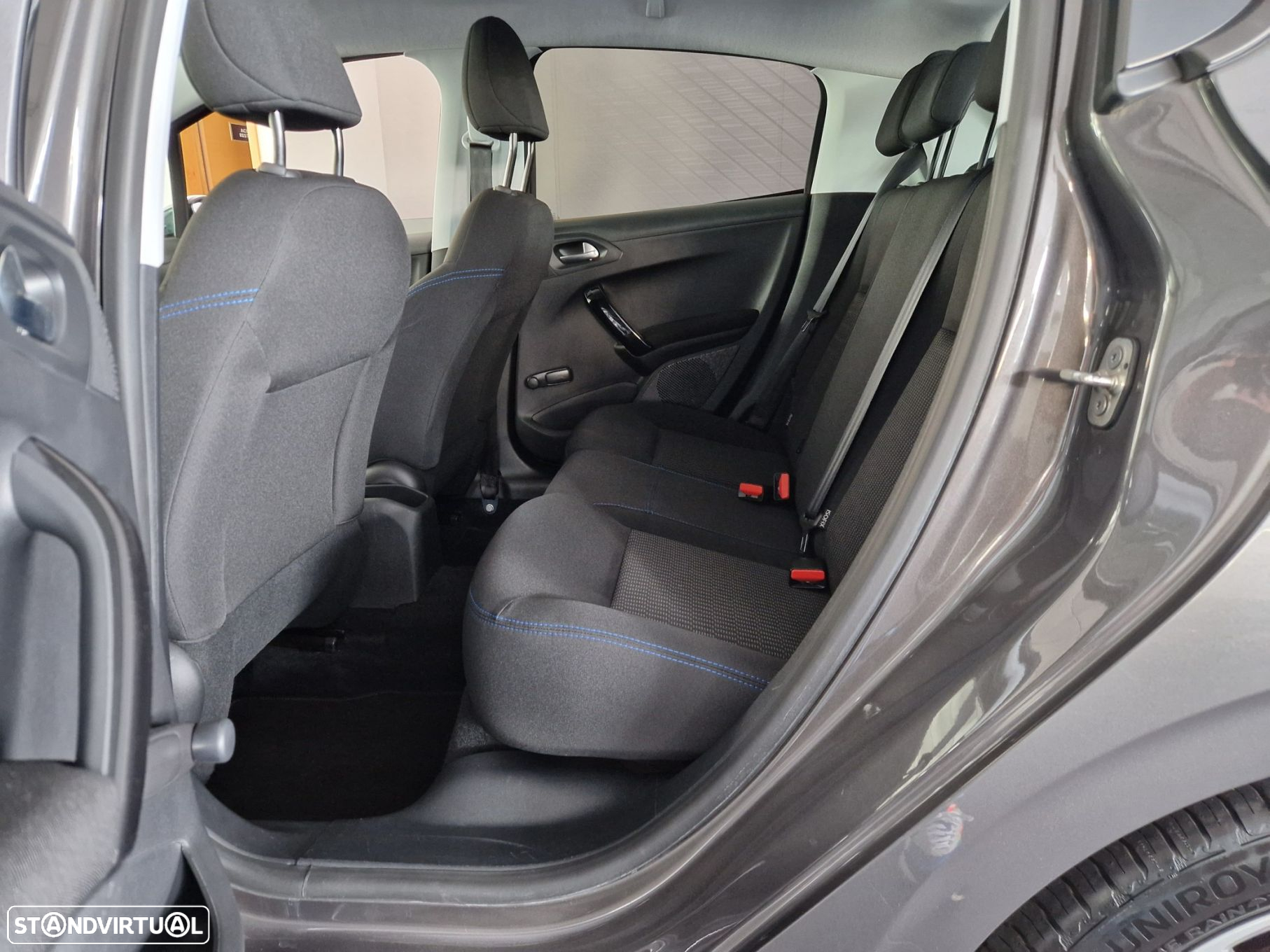 Peugeot 208 1.2 PureTech Style - 18