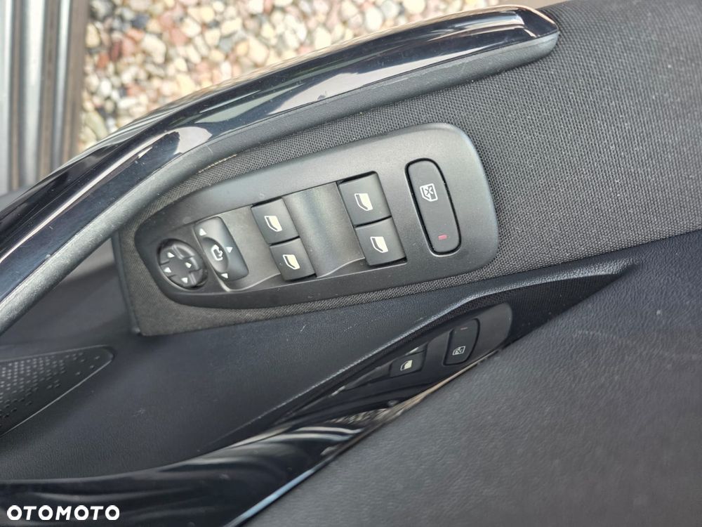 Peugeot 208 1.2 PureTech Allure - 17