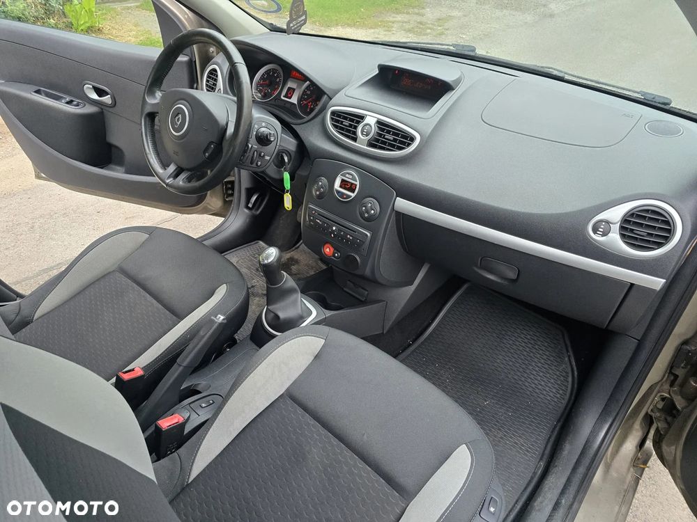 Renault Clio 1.2 16V 75 Expression - 37