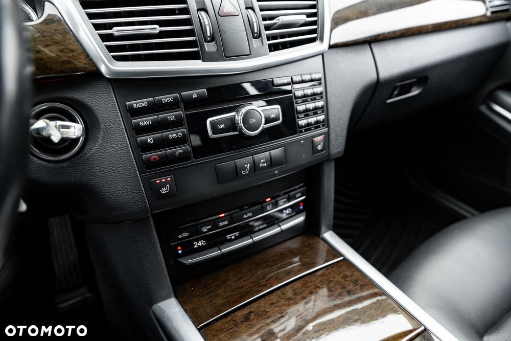 Mercedes-Benz Klasa E 300 BlueTEC HYBRID 7G-TRONIC Avantgarde - 29