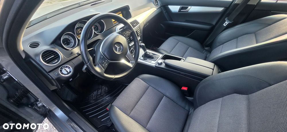 Mercedes-Benz Klasa C 220 CDI DPF Automatik BlueEFFICIENCY Avantgarde - 12
