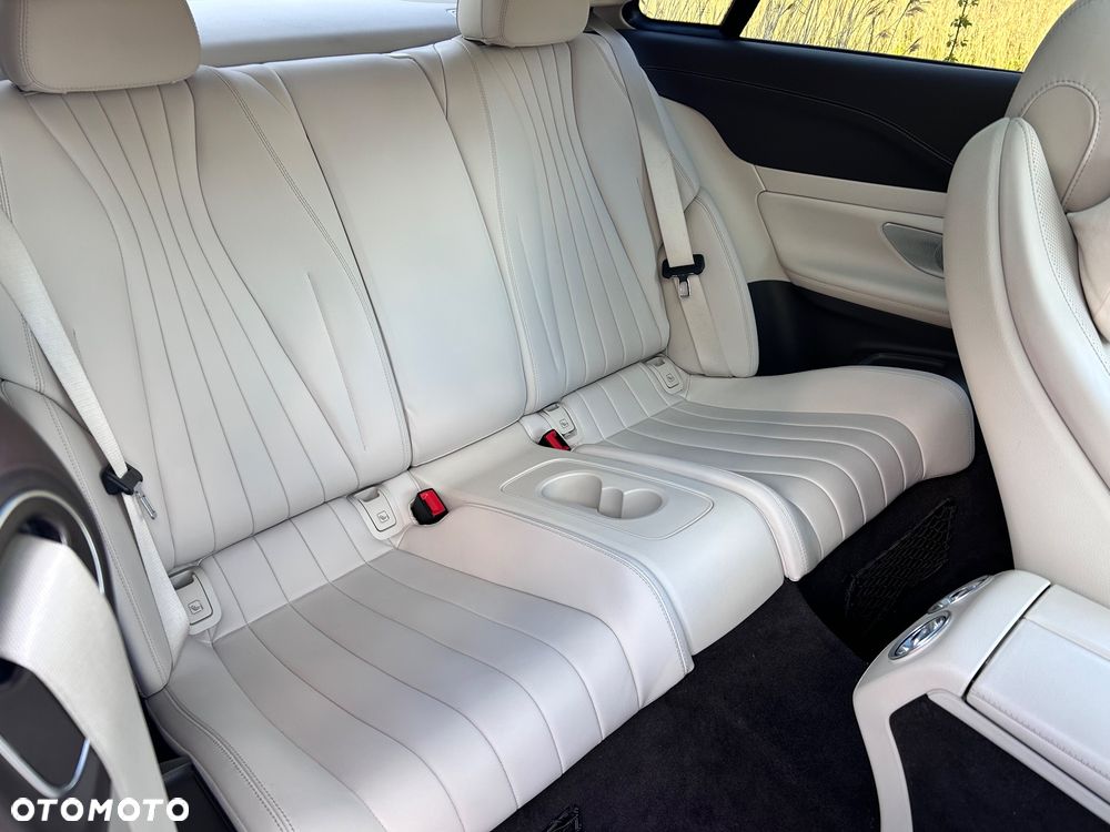 Mercedes-Benz Klasa E 300 9G-TRONIC - 11