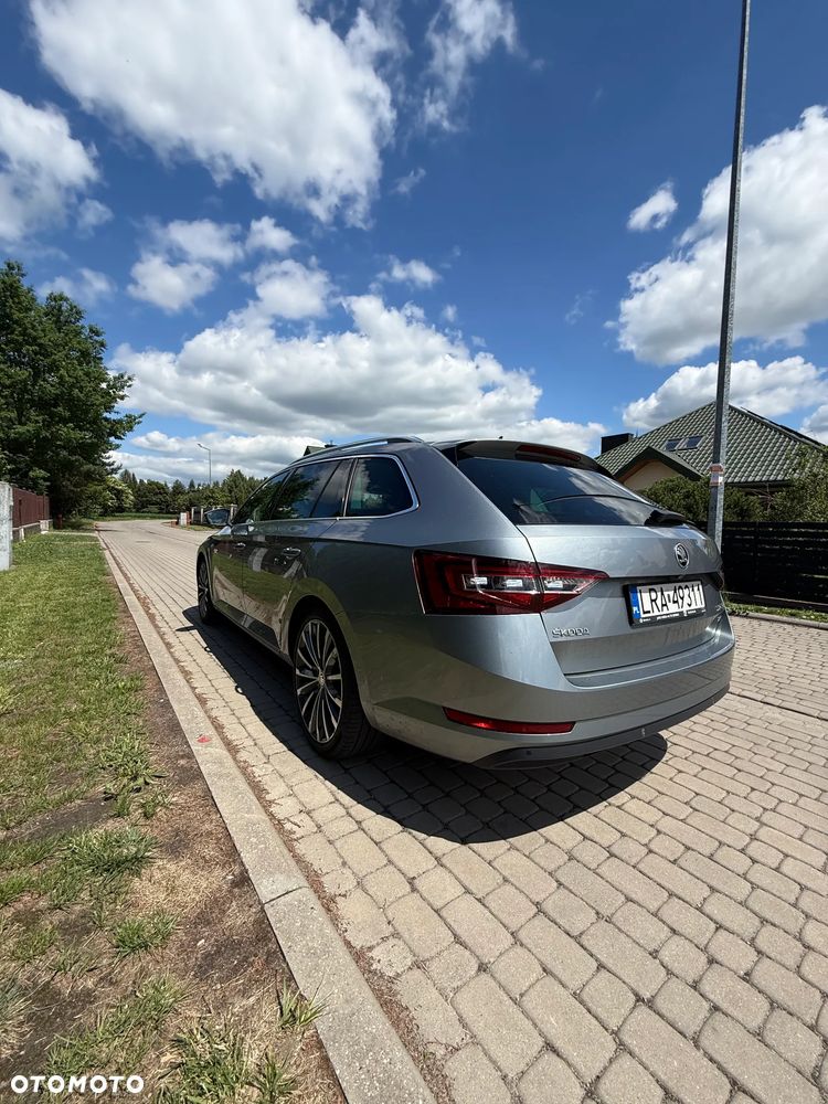 Skoda Superb 2.0 TDI SCR 4x4 L&K DSG - 9