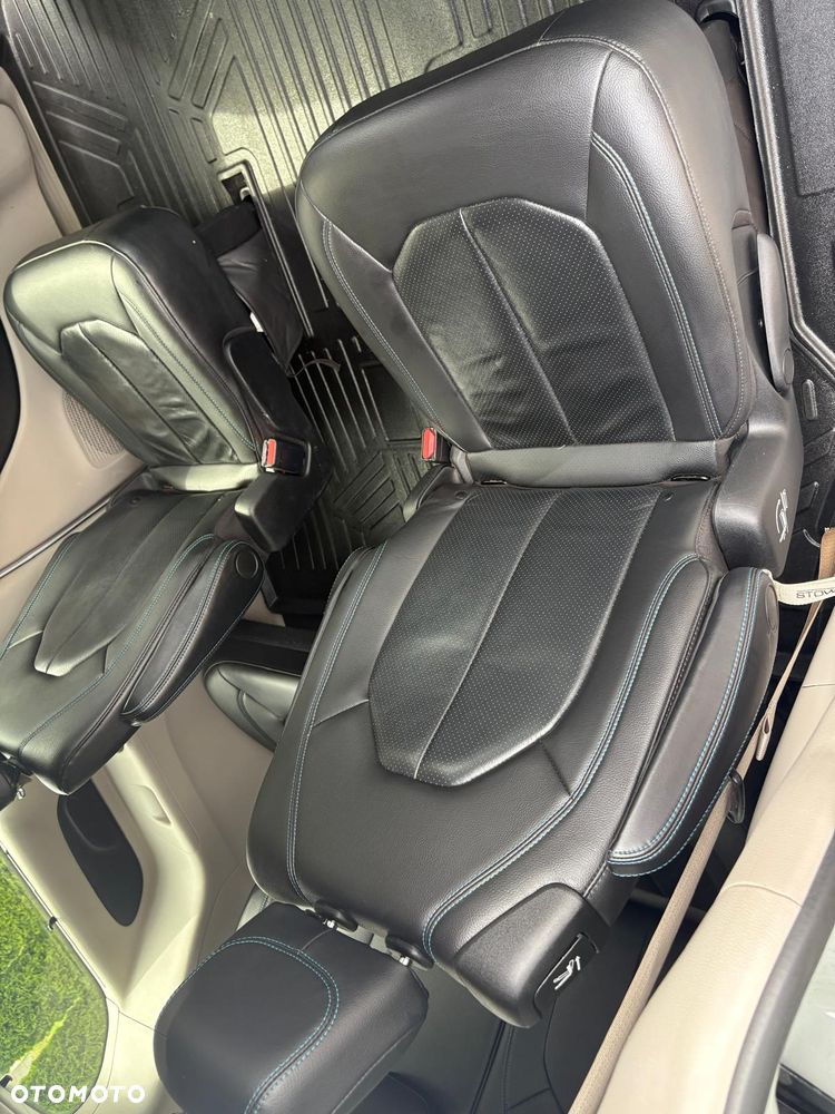 Chrysler Pacifica - 20