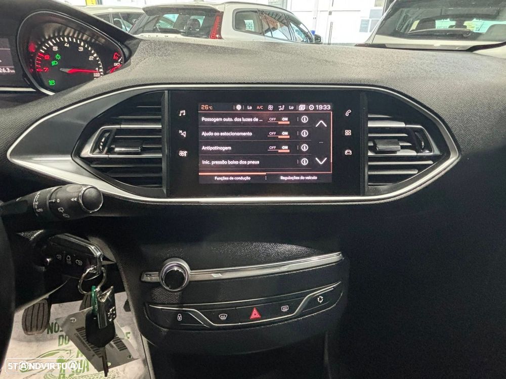 Peugeot 308 1.2 PureTech Business Line - 30