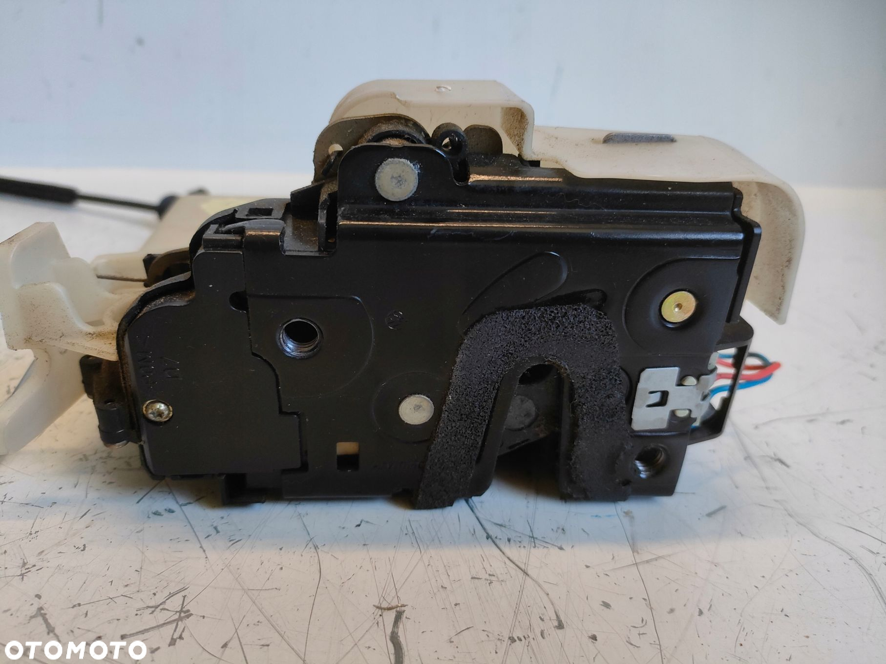 POLO IV 9N LIFT 5D ZAMEK PRAWY PRZÓD 8-PIN - 4