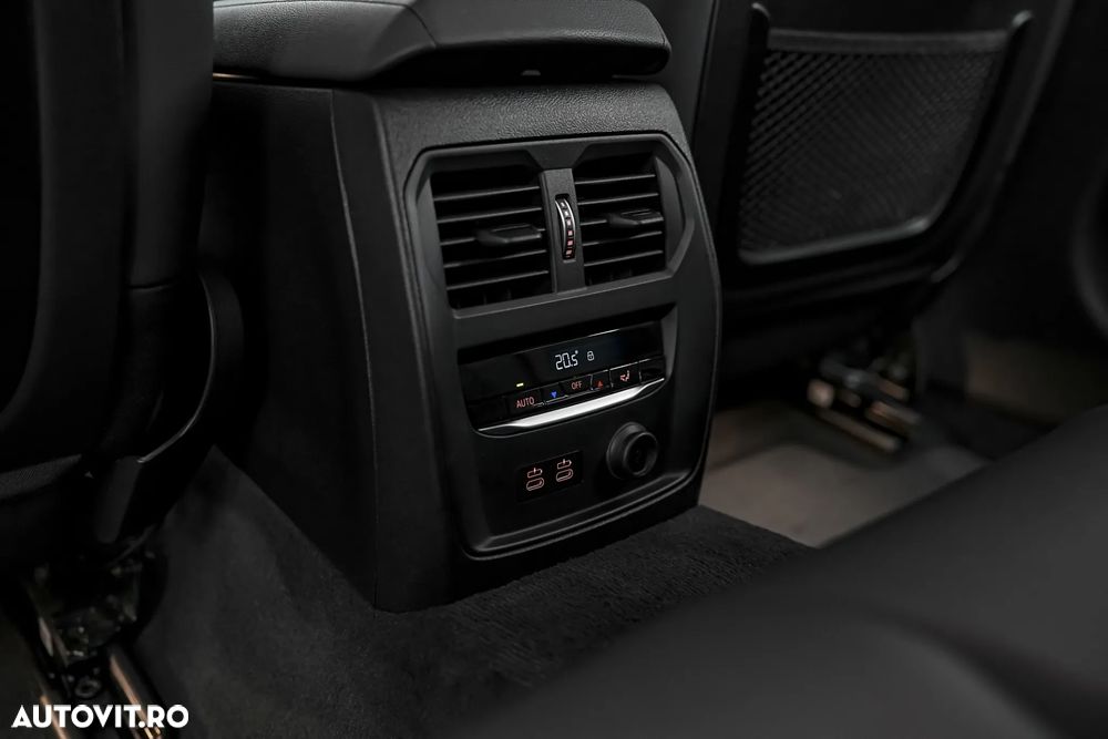 BMW Seria 3 320d Aut. Sport Line - 34
