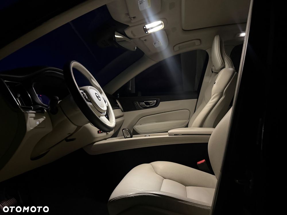 Volvo XC 60 B5 B AWD Ultra Dark - 12