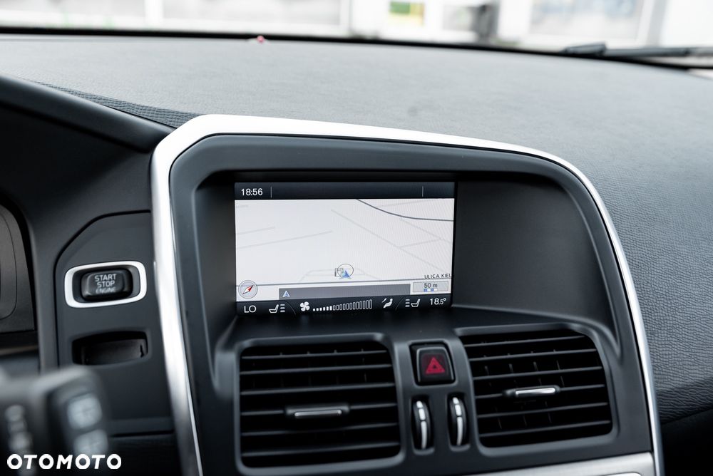 Volvo XC 60 D5 AWD Momentum - 23