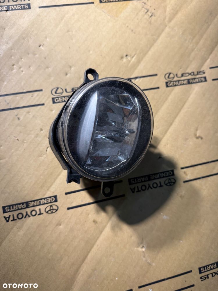 Lampa przeciwmgielna prawa Lexus RX450h 09-15r. - 1