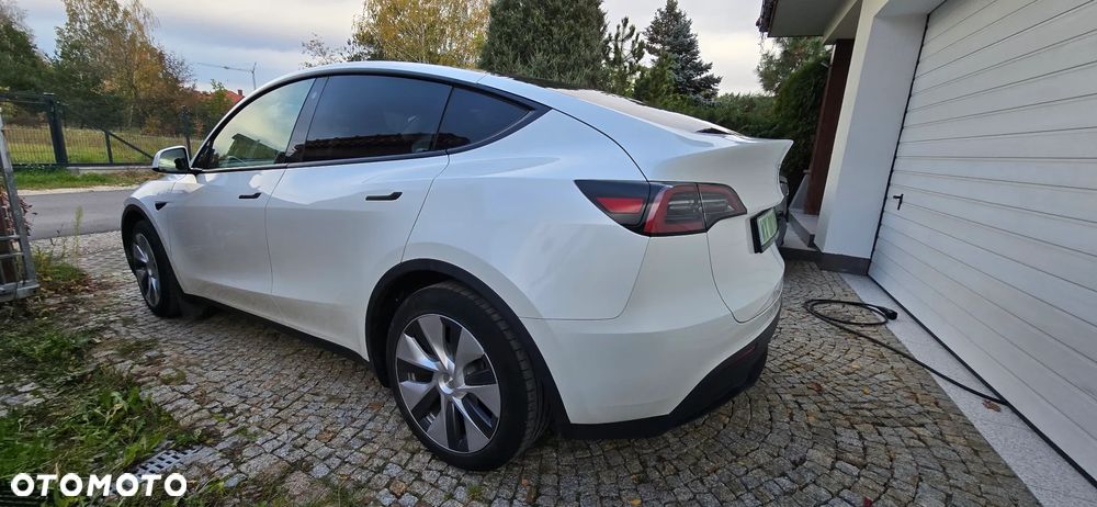 Tesla Model Y - 28