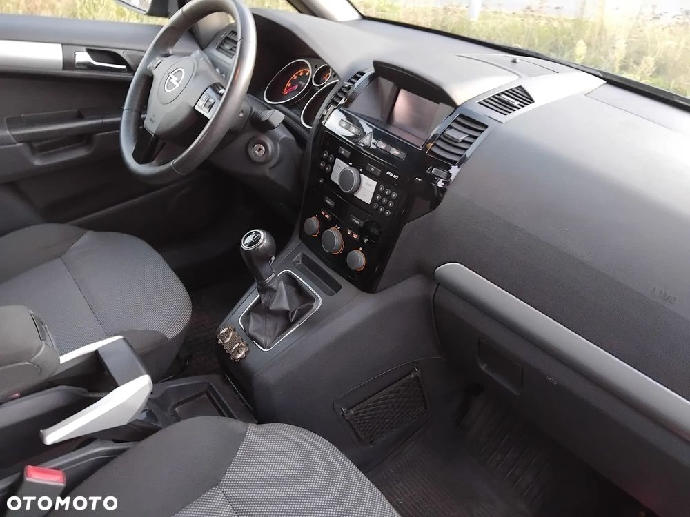 Opel Zafira - 27