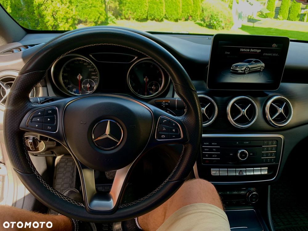 Mercedes-Benz CLA 250 4-Matic AMG Line - 19