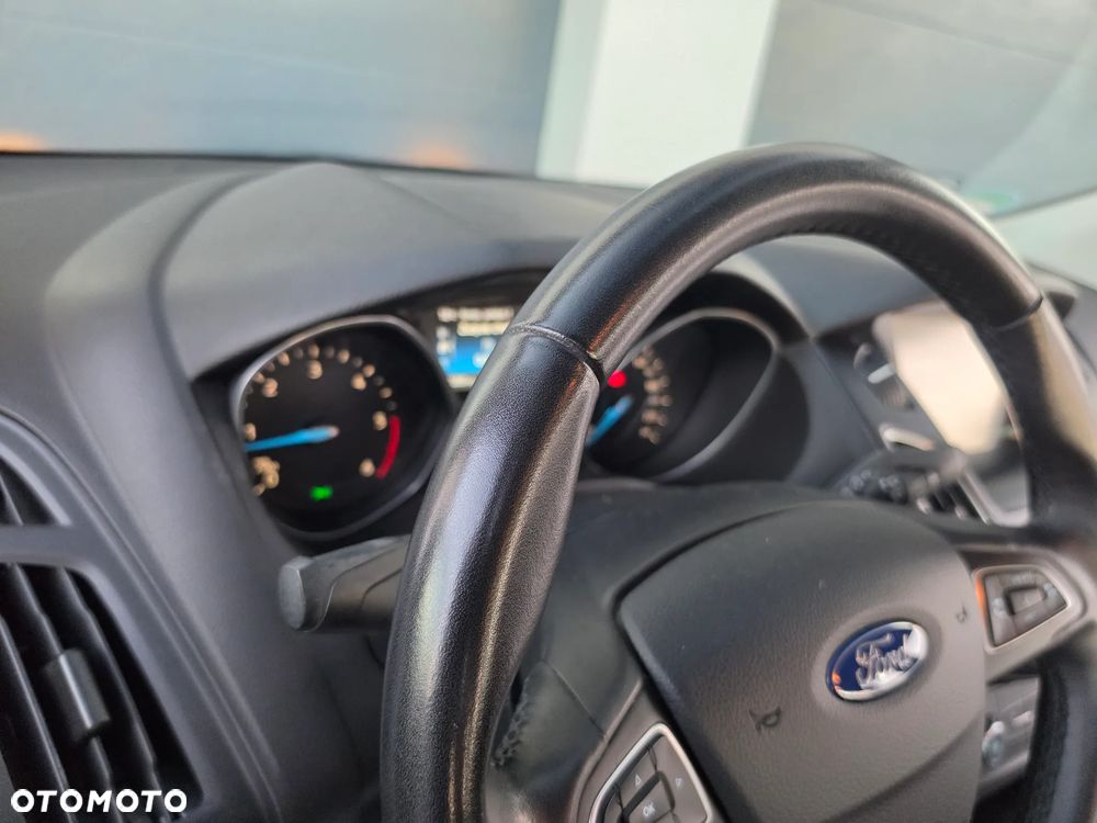 Ford Focus 1.5 TDCi SYNC Edition - 28