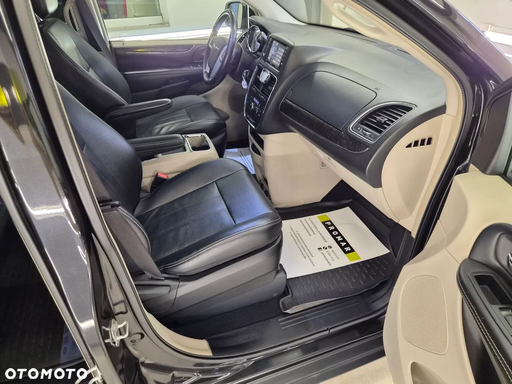 Chrysler Town & Country 3.6 Limited - 24