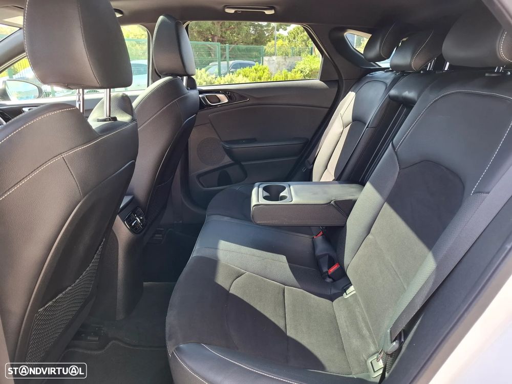 Kia ProCeed 1.6 CRDi GT Line+SRF - 31