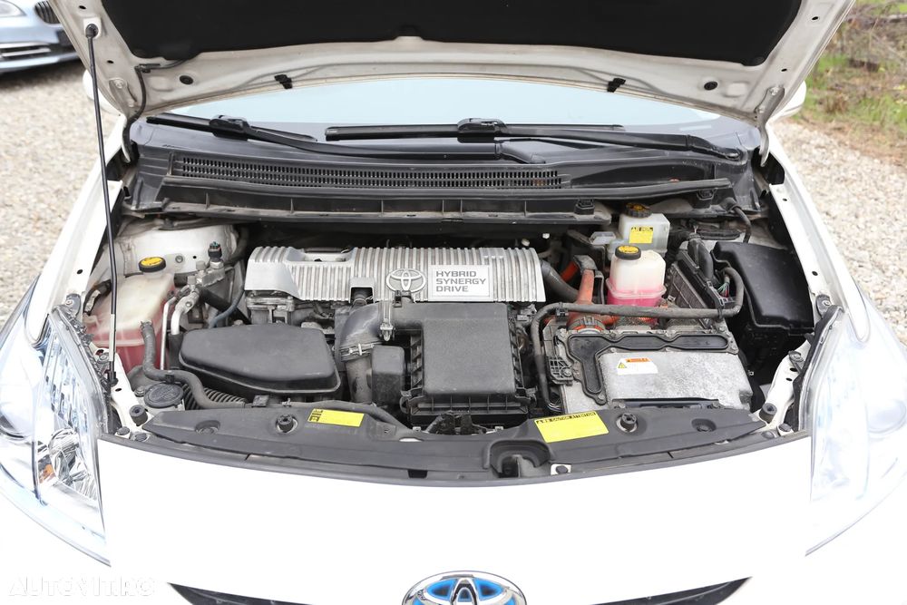 Toyota Prius (Hybrid) Sol - 18