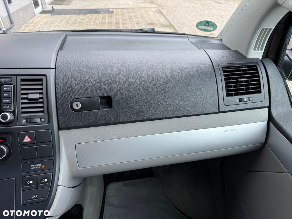 Volkswagen Multivan - 25