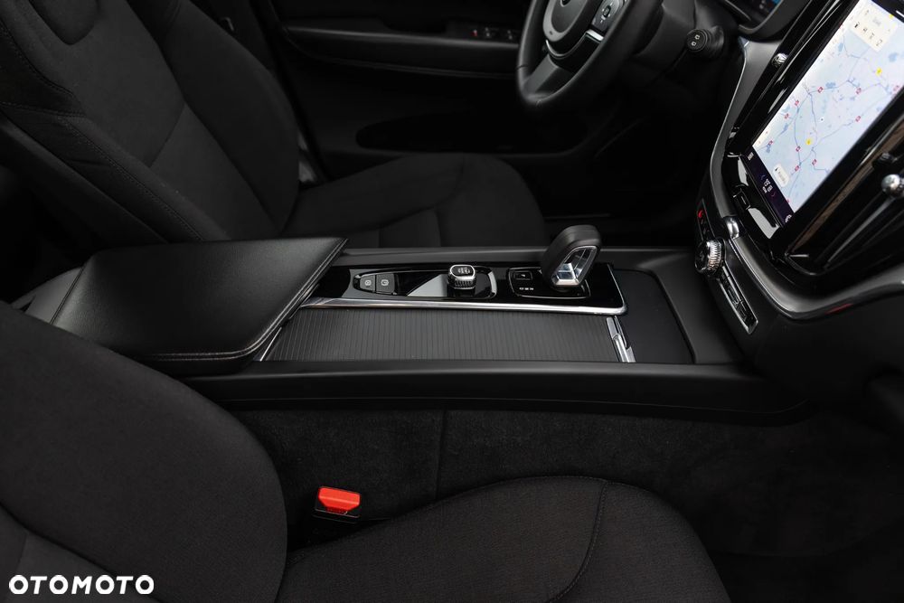 Volvo XC 60 B4 B Momentum Pro - 19