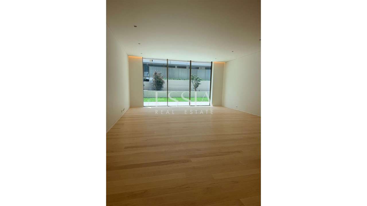 Apartamento T4 à Avenida da Boavista - Próximo ao Colégio do Rosário - Grande imagem: 2/31