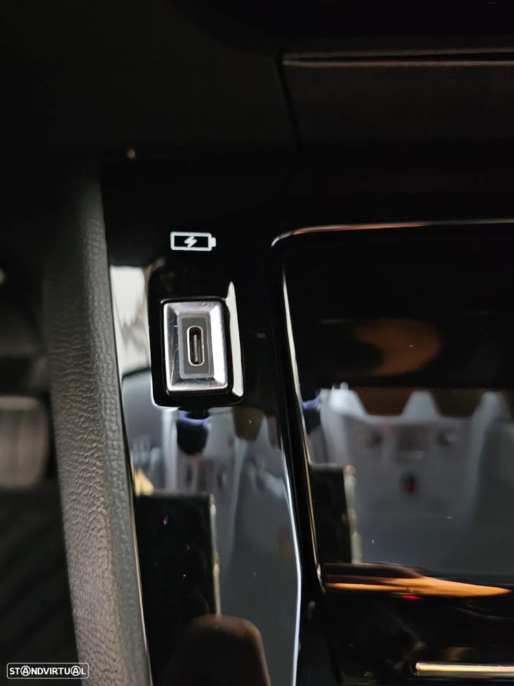 Peugeot e-208 Allure - 12