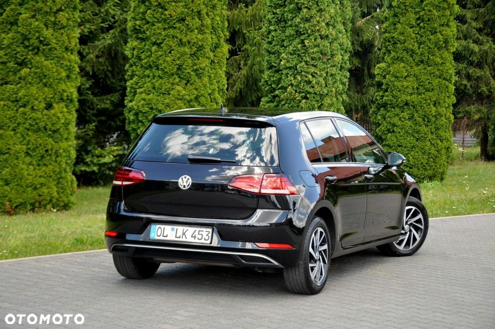 Volkswagen Golf - 6