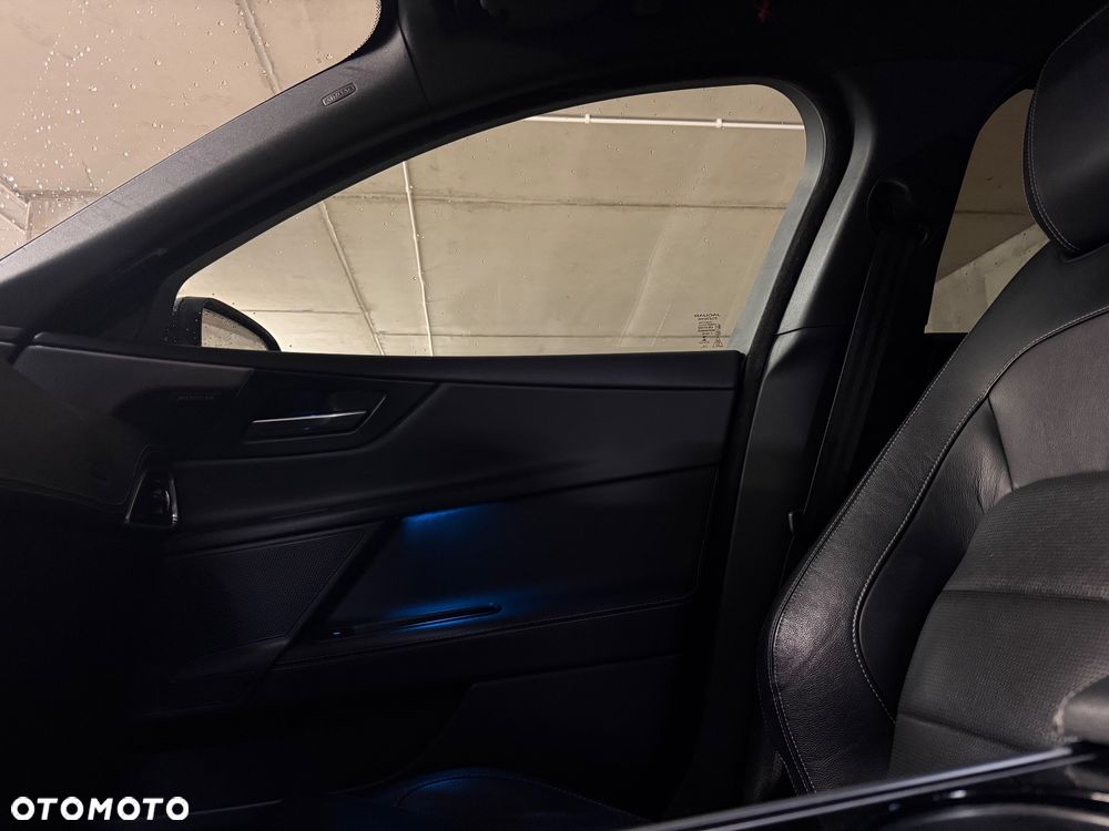 Jaguar XE - 29
