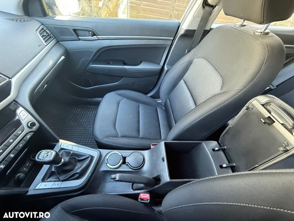 Hyundai Elantra 1.6 MPi Exclusive - 15