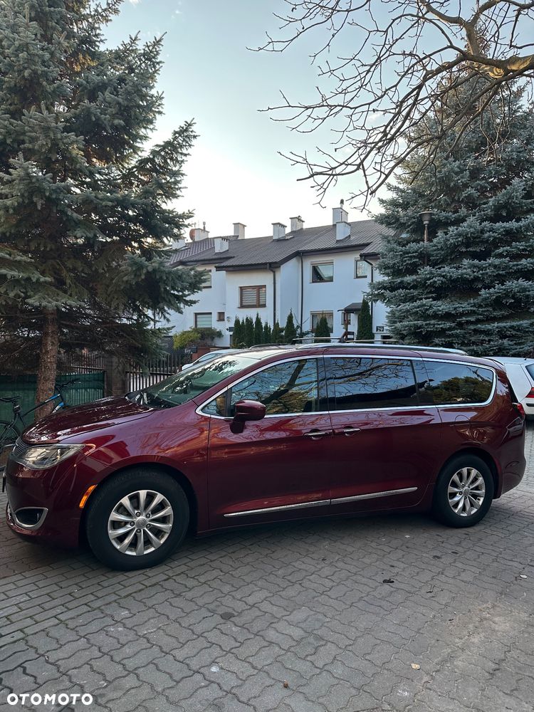 Chrysler Pacifica - 2