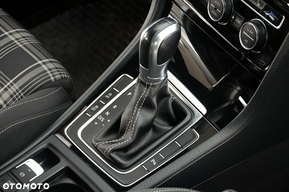 Volkswagen Golf - 24