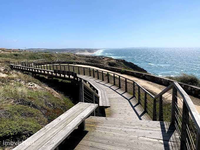 Moradia em Madeira T3  com terreno espaçoso  em Caldas da Rainha - Grande imagem: 5/12