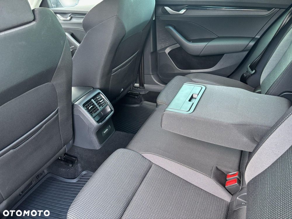 Skoda Octavia 1.5 TSI mHEV Selection DSG - 16