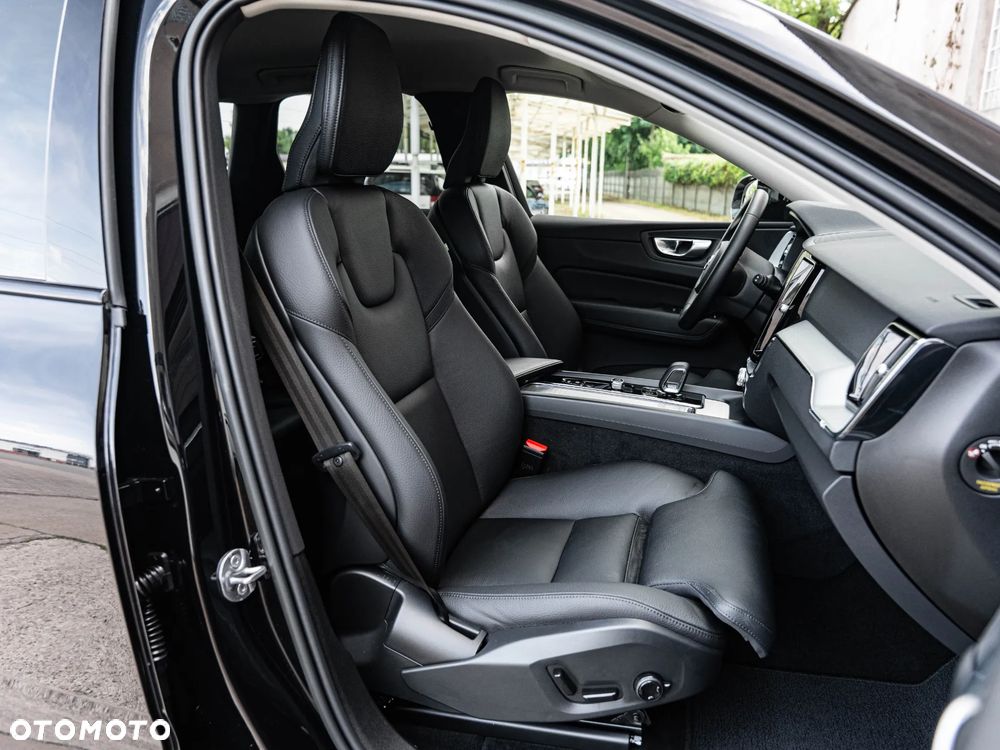 Volvo XC 60 B4 D Ultimate Dark - 25