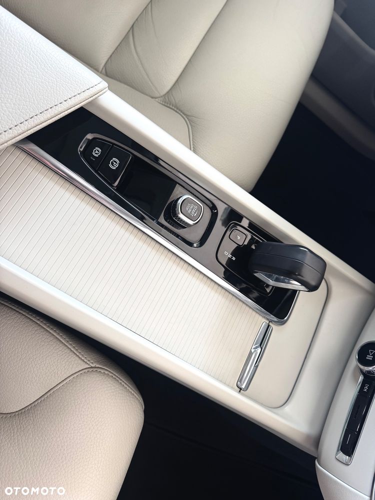 Volvo XC 60 T6 AWD Recharge Geartronic Inscription - 16