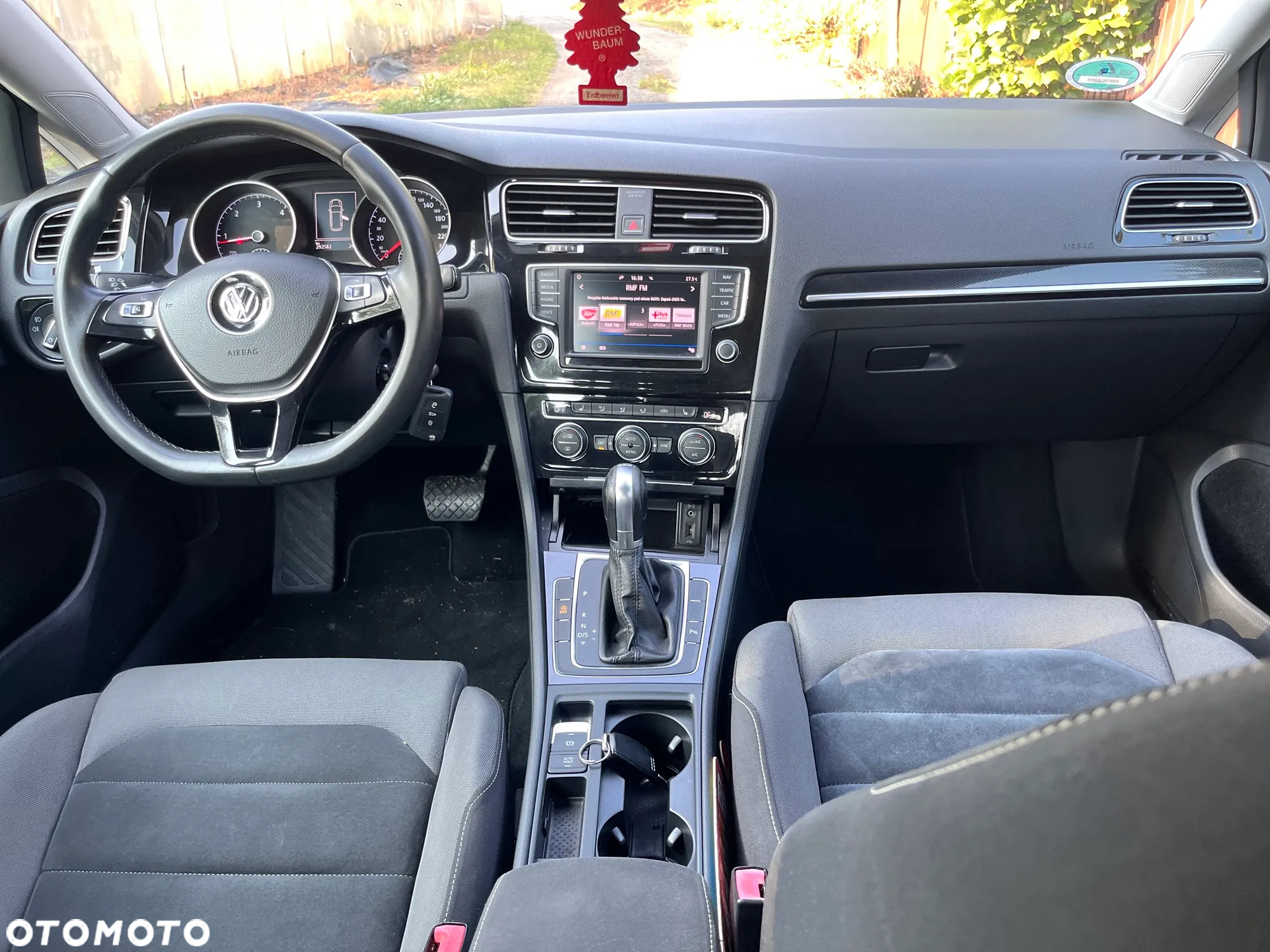 Volkswagen Golf 2.0 TDI BlueMotion Technology DSG Highline - 14