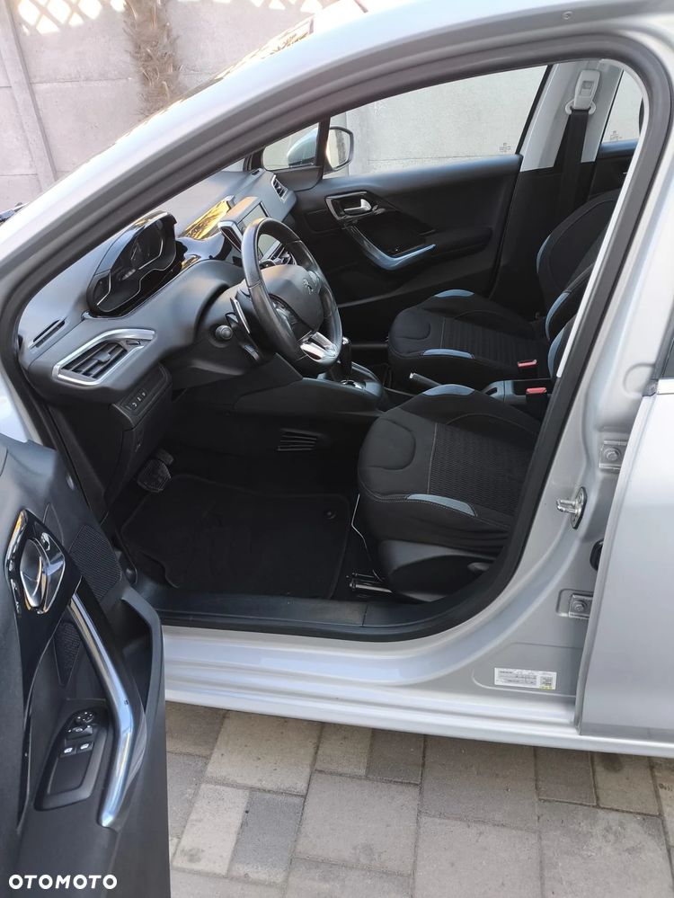Peugeot 208 e-HDi FAP 92 EGS6 Stop&Start Allure - 17