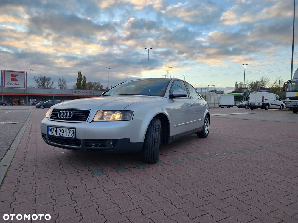Audi A4 Limousine - 1