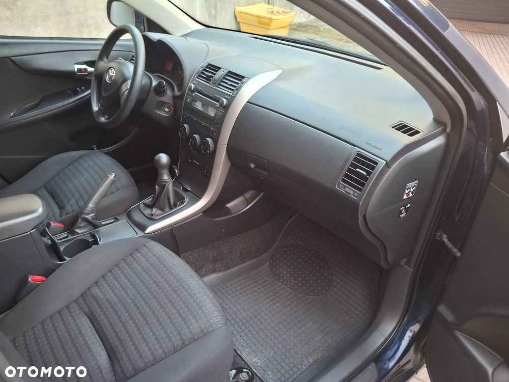 Toyota Corolla 1.6 VVT-i Dynamic - 18