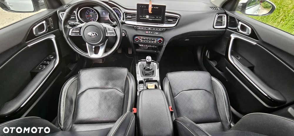 Kia Ceed - 11