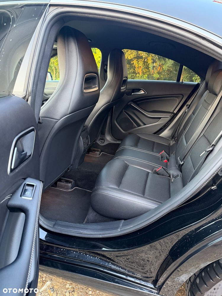 Mercedes-Benz CLA 250 4Matic 7G-DCT - 11