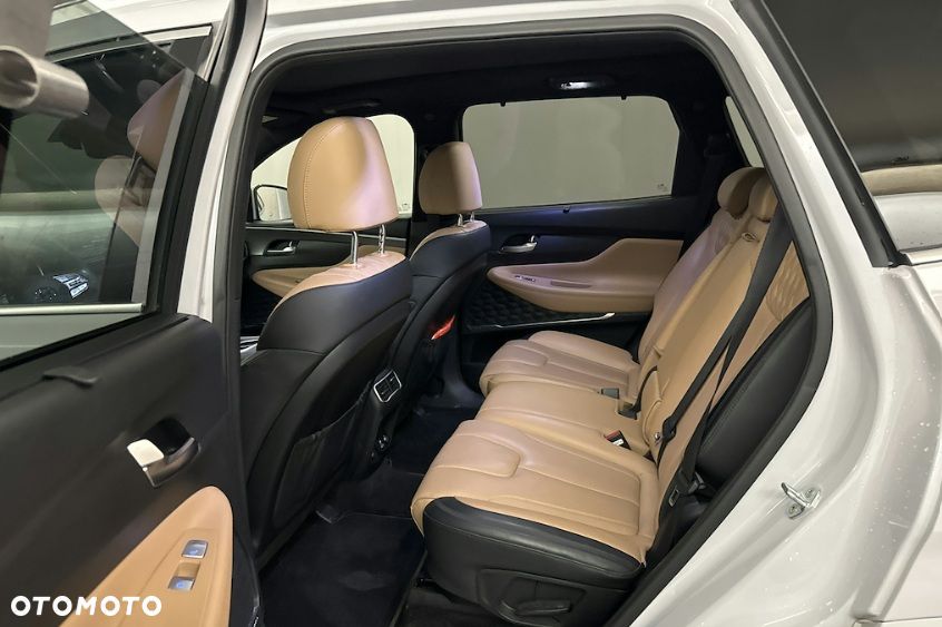 Hyundai Santa Fe 1.6 Plugin-Hybrid 4WD SEVEN Signature - 17
