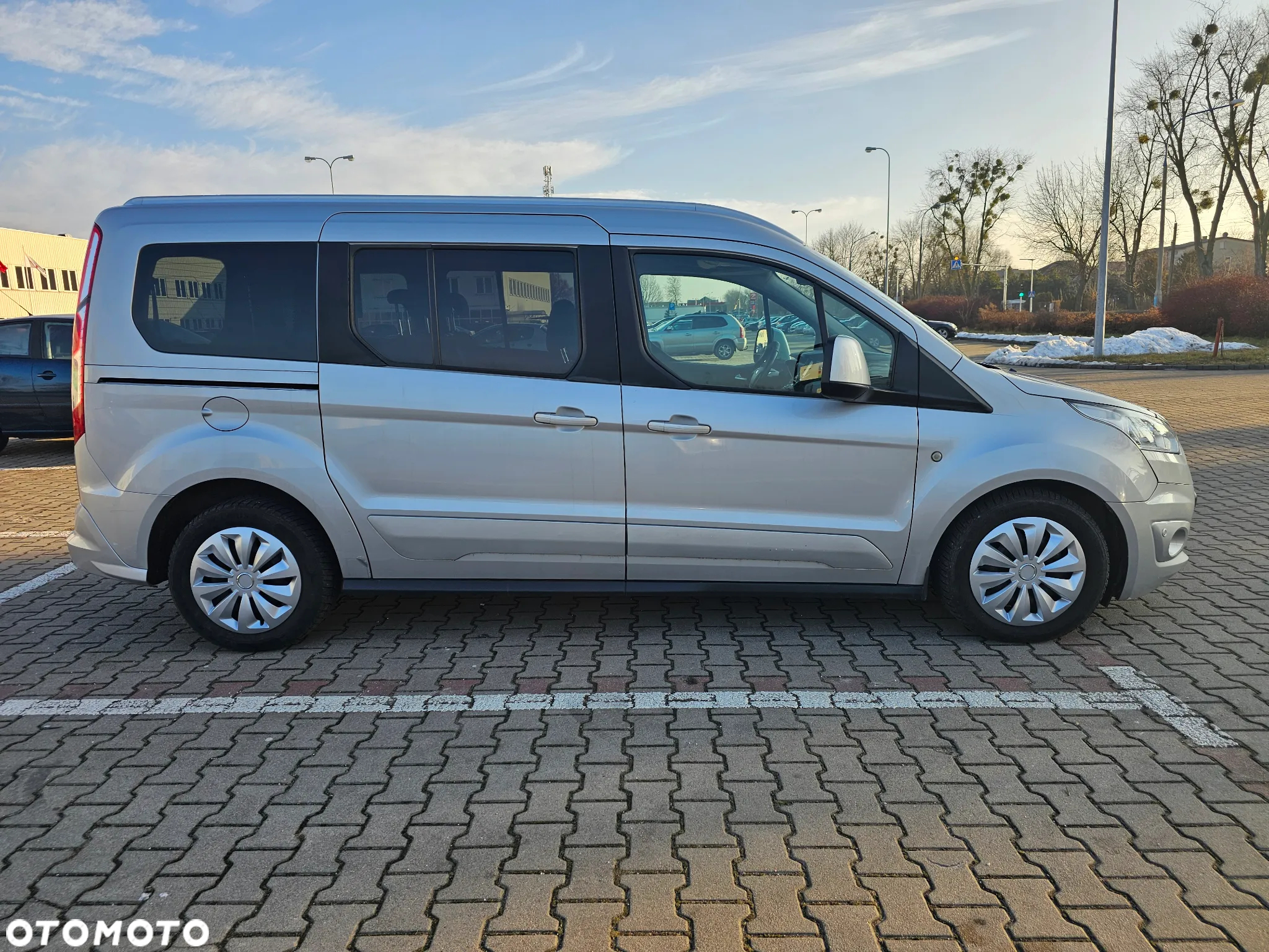 Ford Tourneo Connect Grand - 4