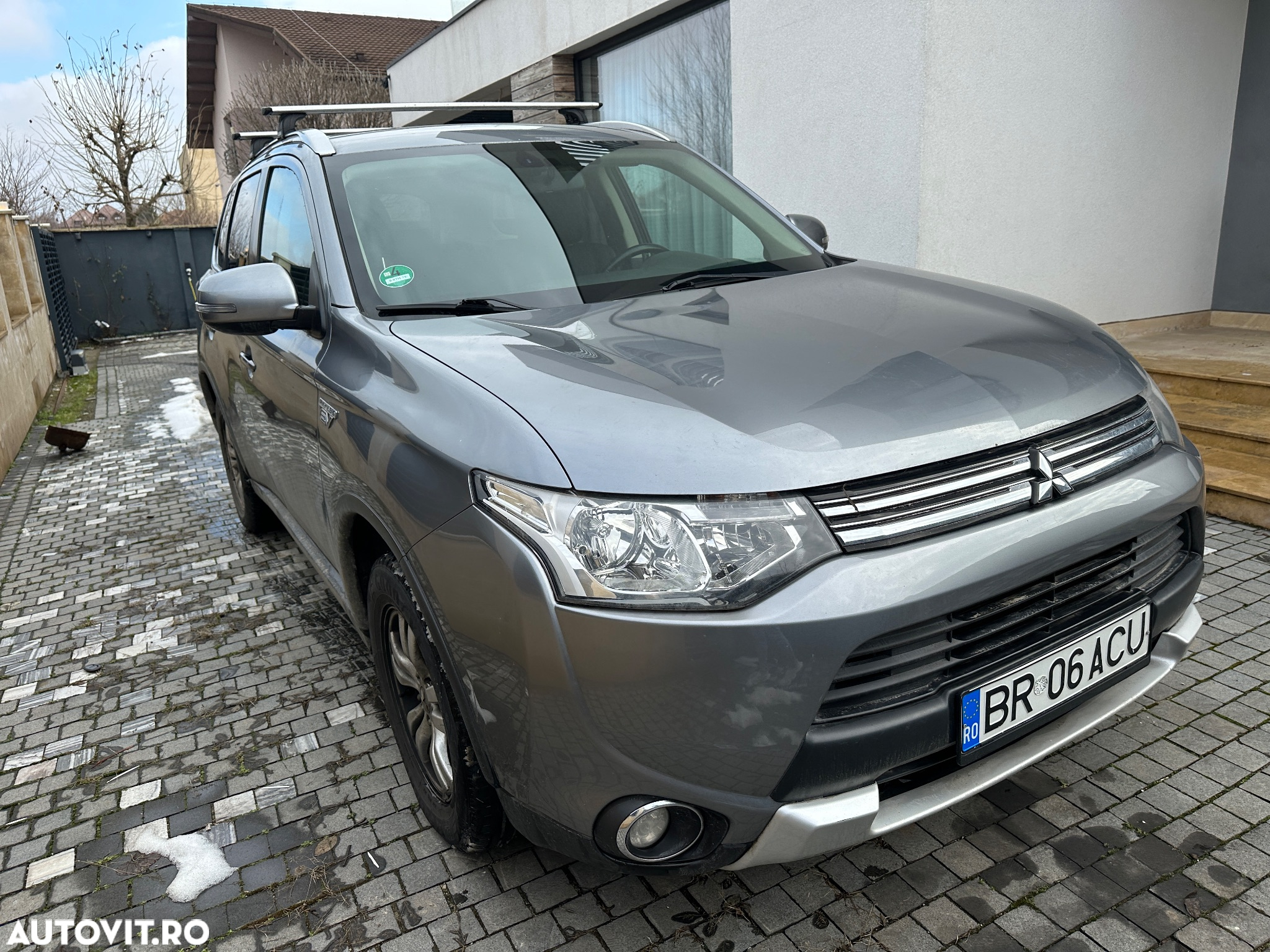 Mitsubishi Outlander 2.0 4WD Plug-In Hybrid Plus - 2