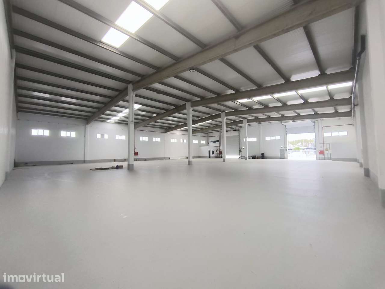Armazém de 1160m2 na Rua do Laboratorio no MONTIJO - Grande imagem: 3/4