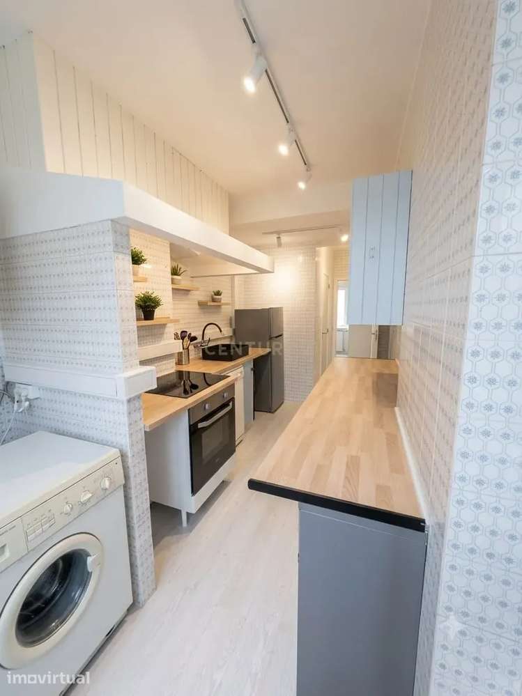 Apartamento T3 com 100 m2 no Monte Estoril para arrendamento - Grande imagem: 2/16