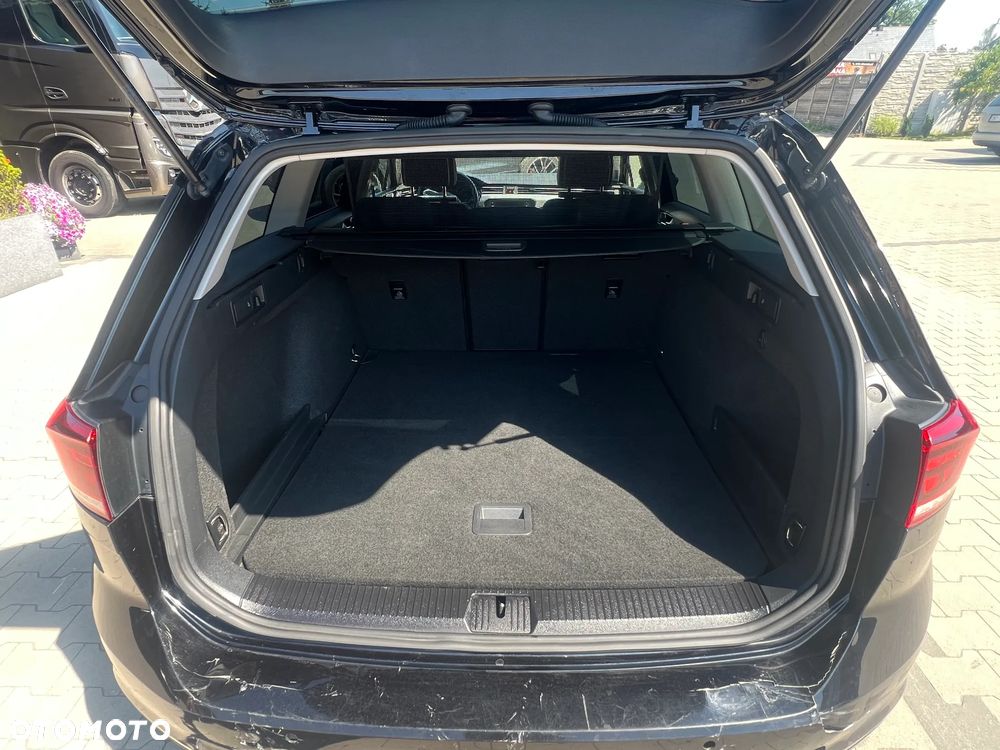 Volkswagen Passat 2.0 TDI SCR Business - 12