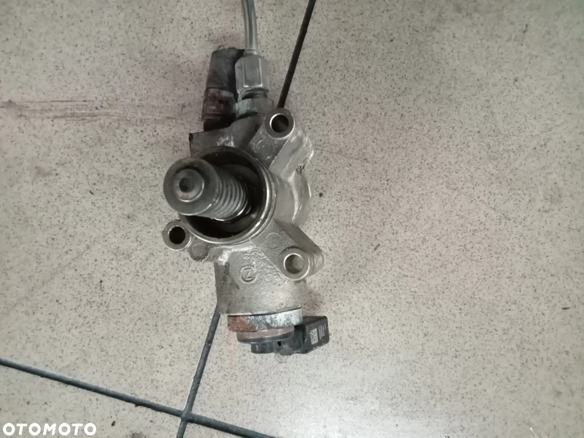 pompa paliwa golf 5 touran 1.6 fsi 03c127025r - 2