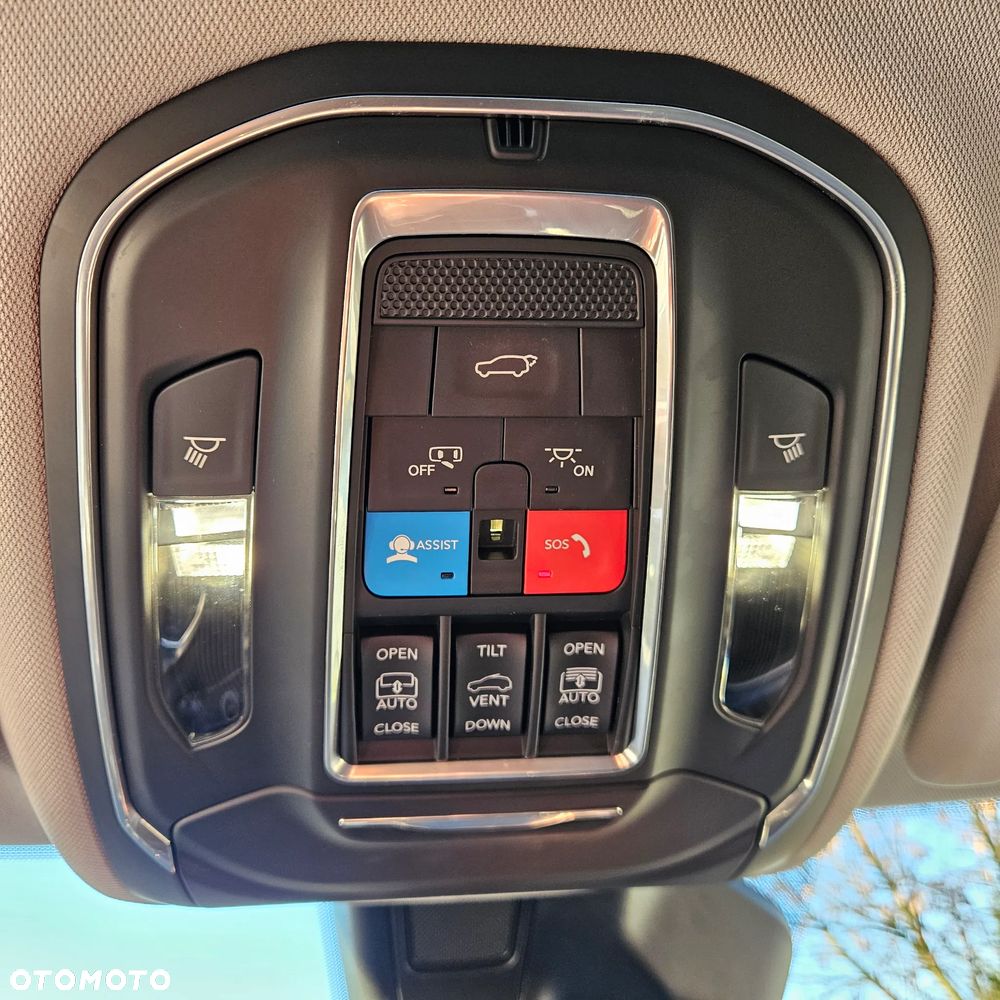 Jeep Grand Cherokee - 21