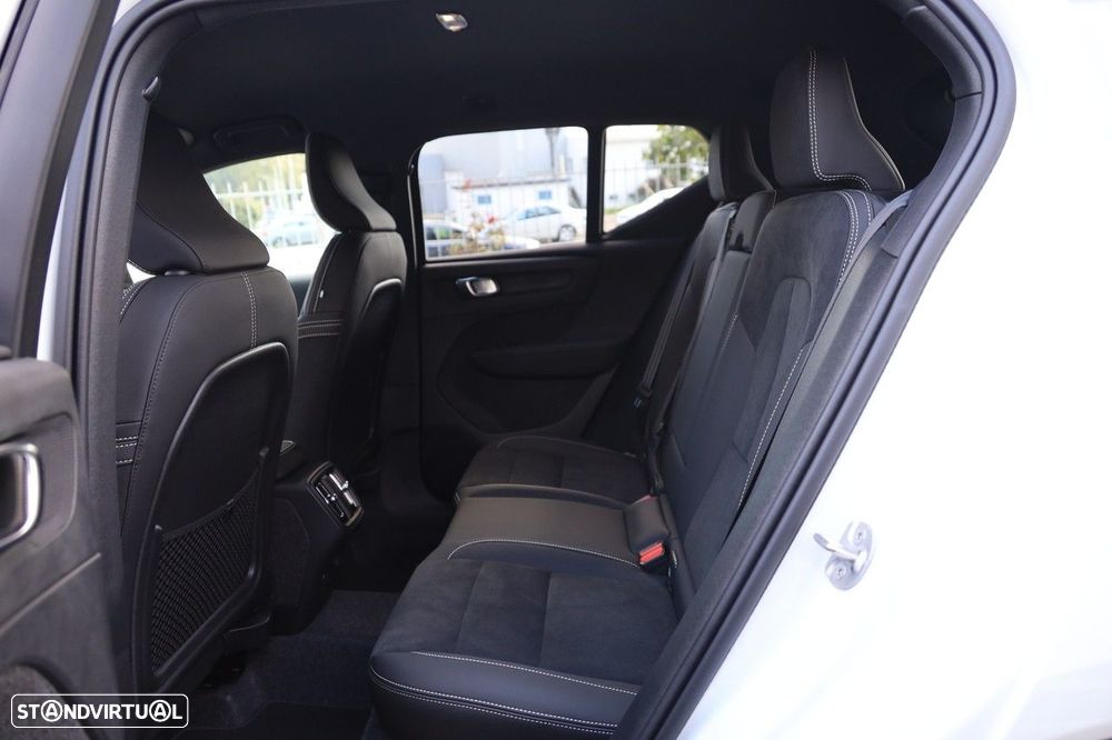 Volvo XC 40 2.0 B3 Plus Dark - 11