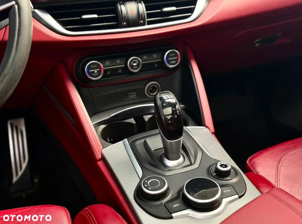 Alfa Romeo Stelvio 2.0 Turbo Veloce TI Q4 - 19